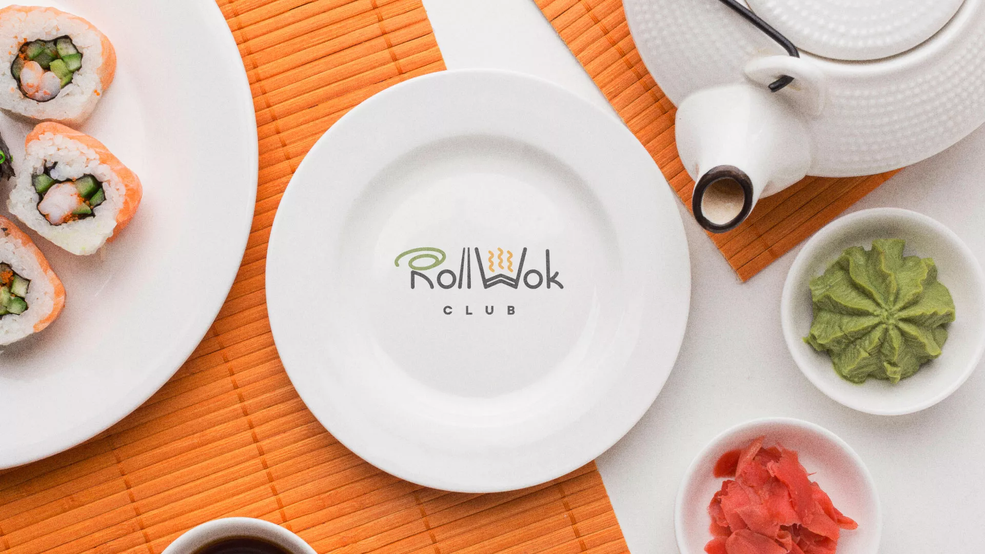 Разработка логотипа и фирменного стиля суши-бара «Roll Wok Club» в Верхнеуральске
